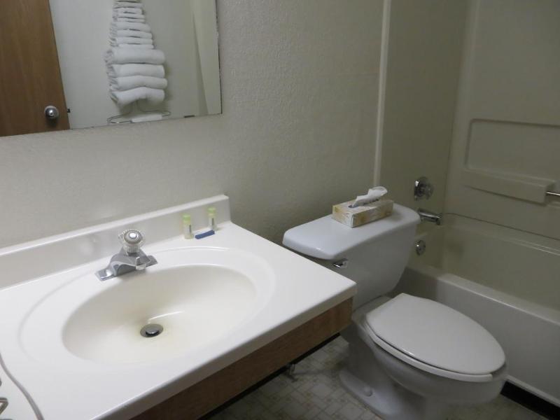 Super 8 By Wyndham Saanichton Victoria Airport Hotel Екстериор снимка