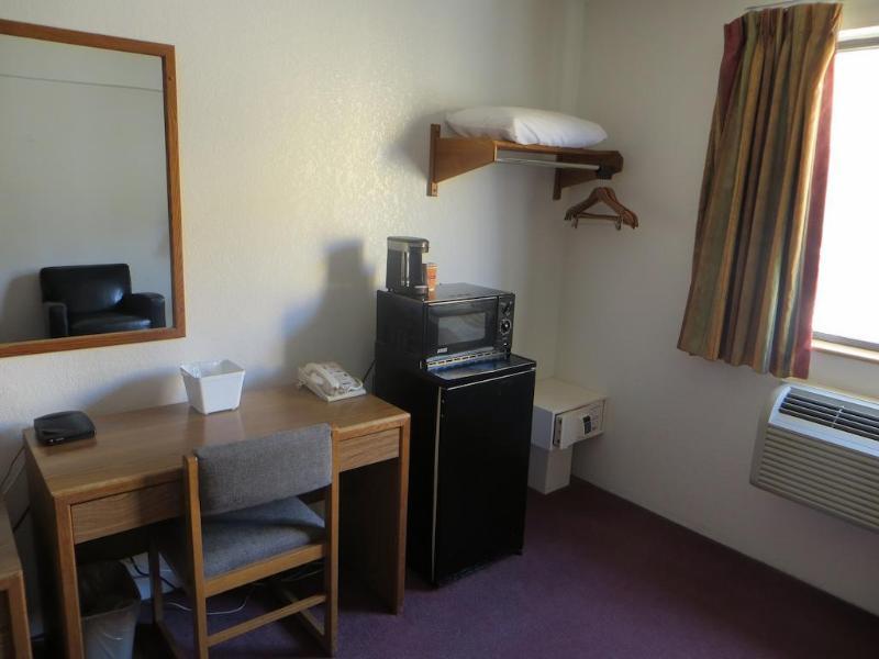 Super 8 By Wyndham Saanichton Victoria Airport Hotel Екстериор снимка