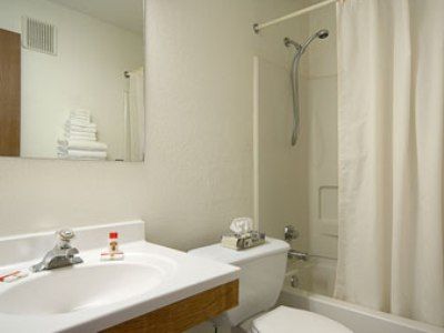 Super 8 By Wyndham Saanichton Victoria Airport Hotel Екстериор снимка