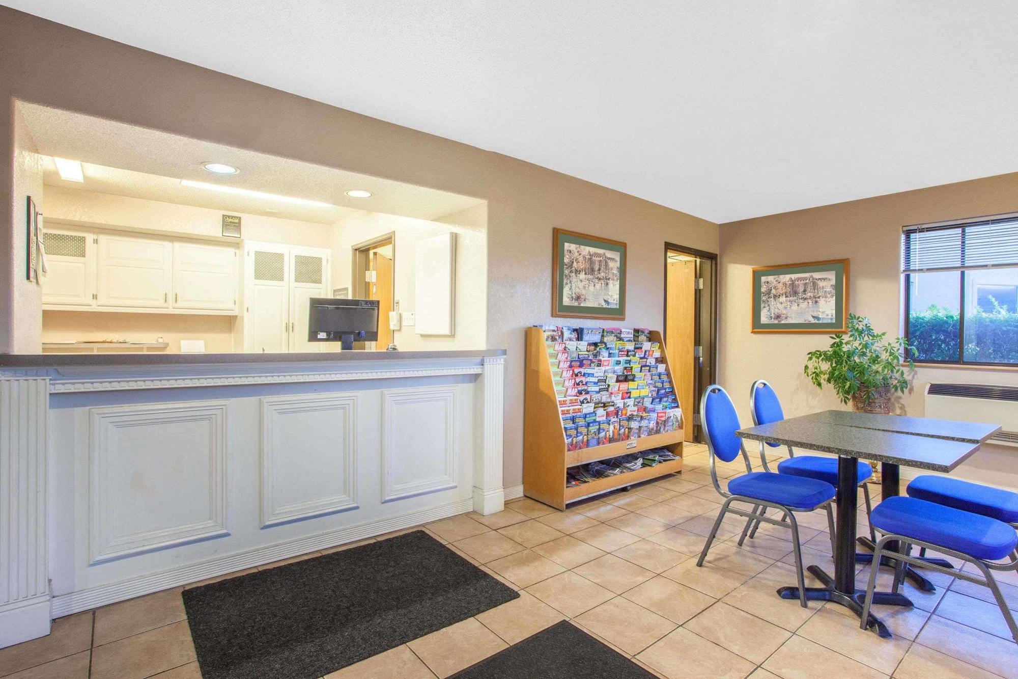 Super 8 By Wyndham Saanichton Victoria Airport Hotel Екстериор снимка