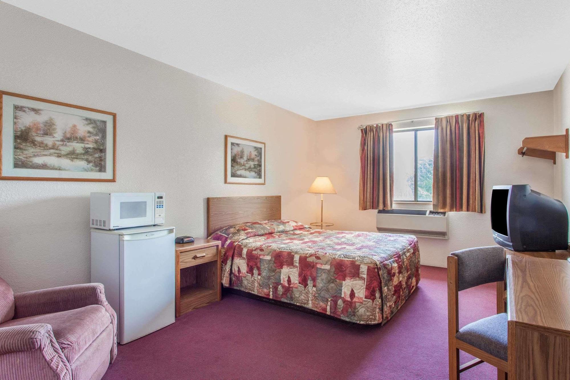 Super 8 By Wyndham Saanichton Victoria Airport Hotel Екстериор снимка