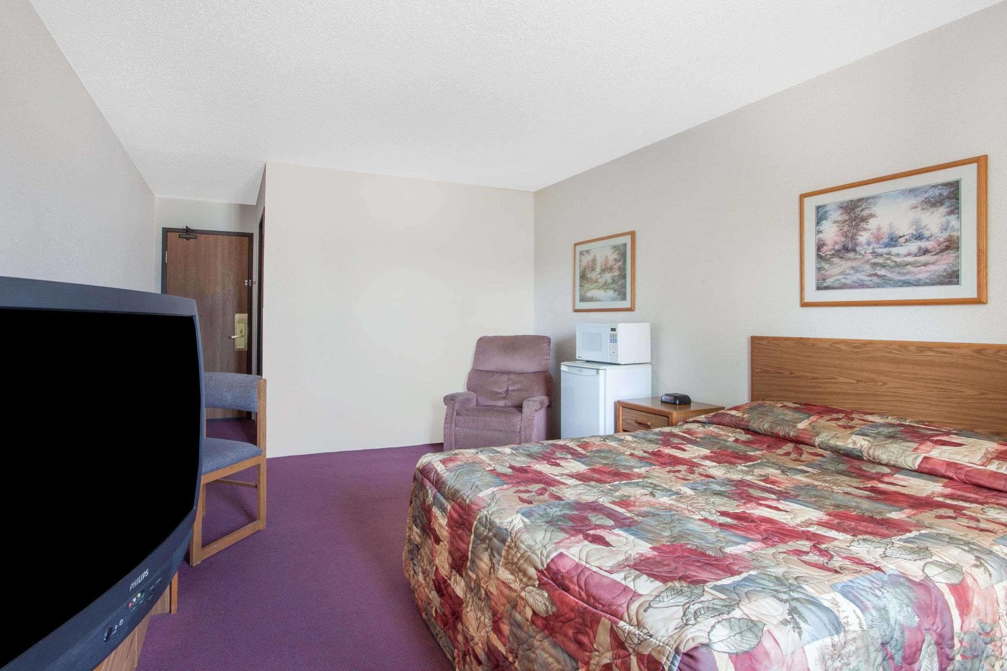 Super 8 By Wyndham Saanichton Victoria Airport Hotel Екстериор снимка