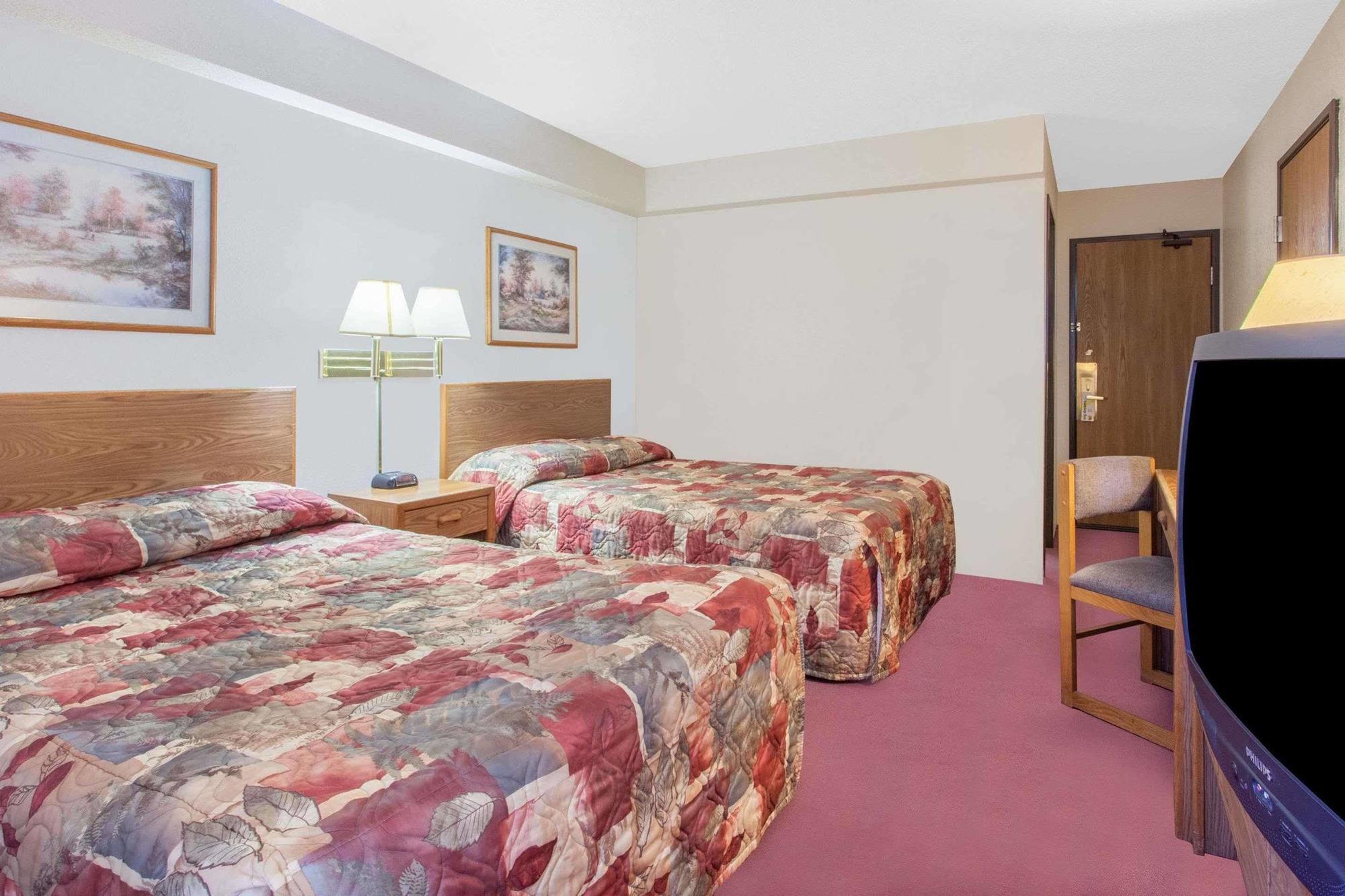 Super 8 By Wyndham Saanichton Victoria Airport Hotel Екстериор снимка