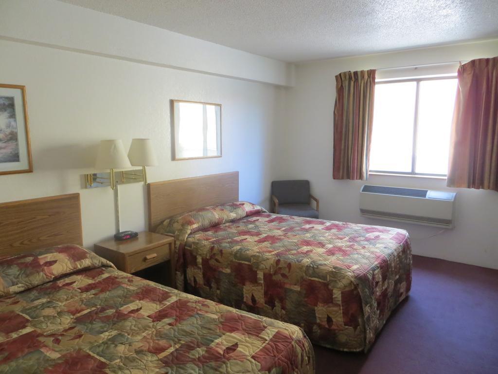 Super 8 By Wyndham Saanichton Victoria Airport Hotel Екстериор снимка